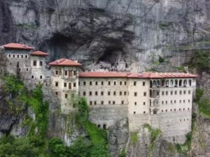 Trabzon'un Saklı Hazinesi: Sümela Manastırı